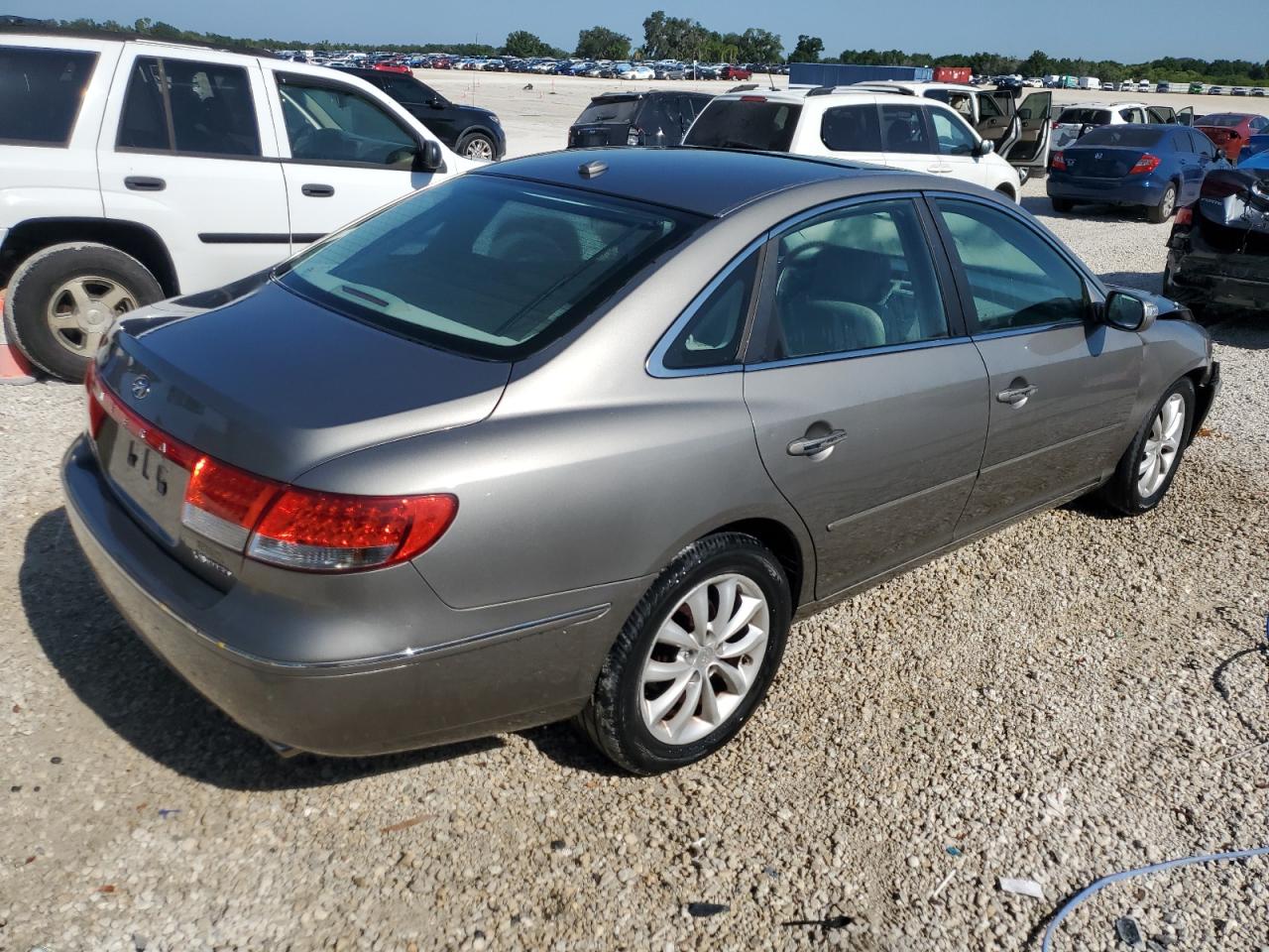 KMHFC46F98A319175 2008 Hyundai Azera Se