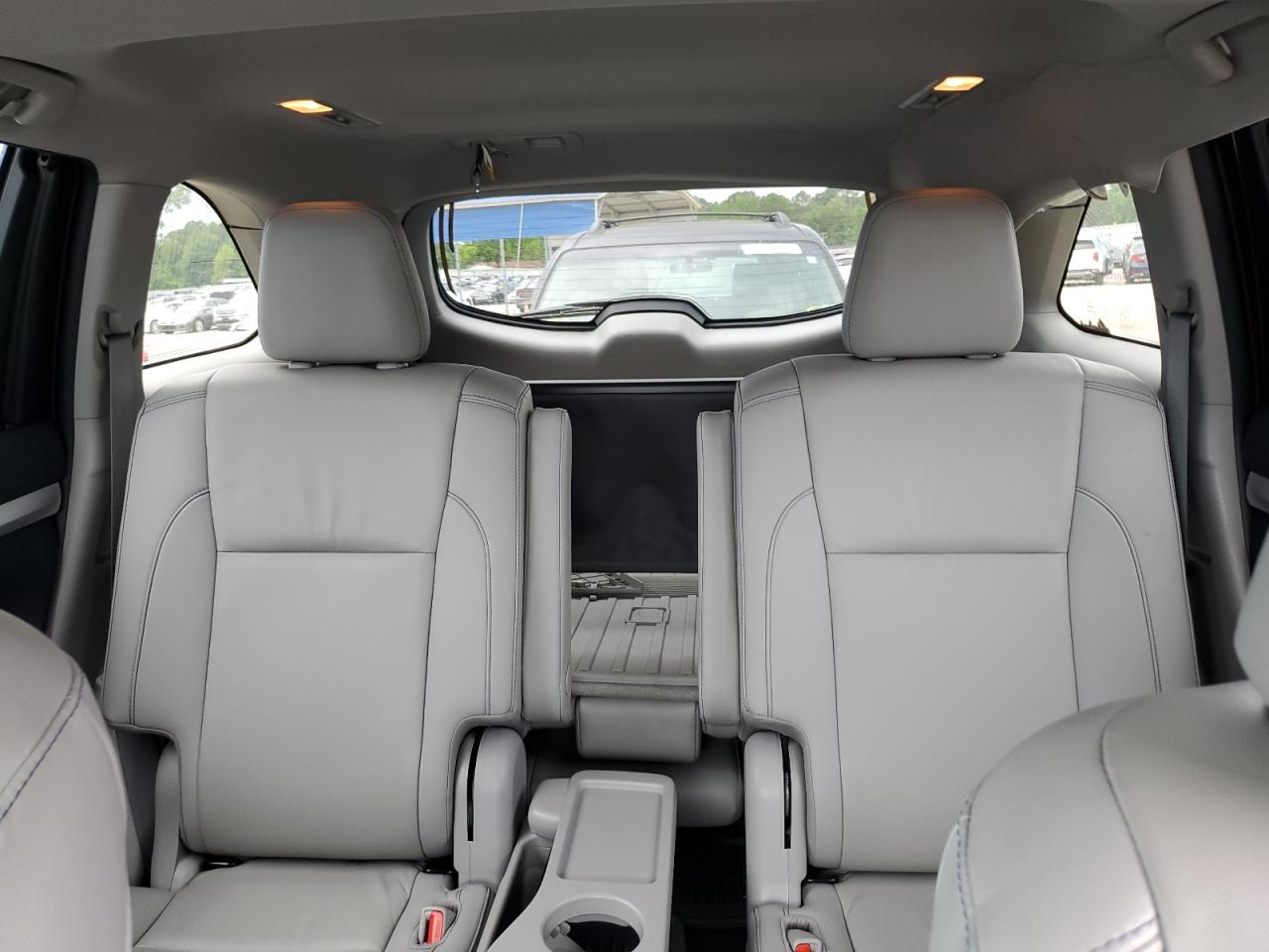 5TDJZRFHXKS619071 2019 Toyota Highlander Se