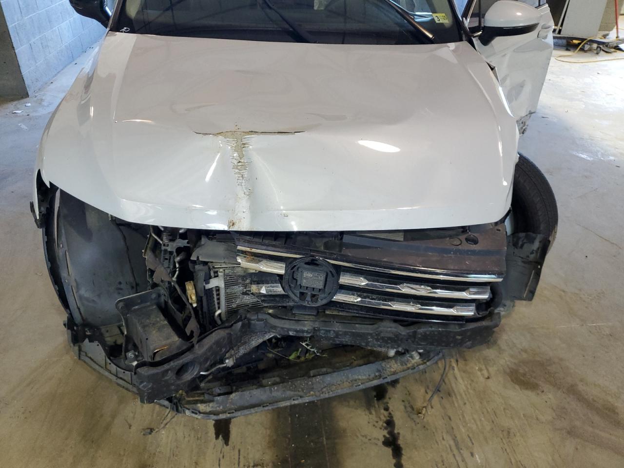 3VV3B7AXXJM009624 2018 Volkswagen Tiguan Se