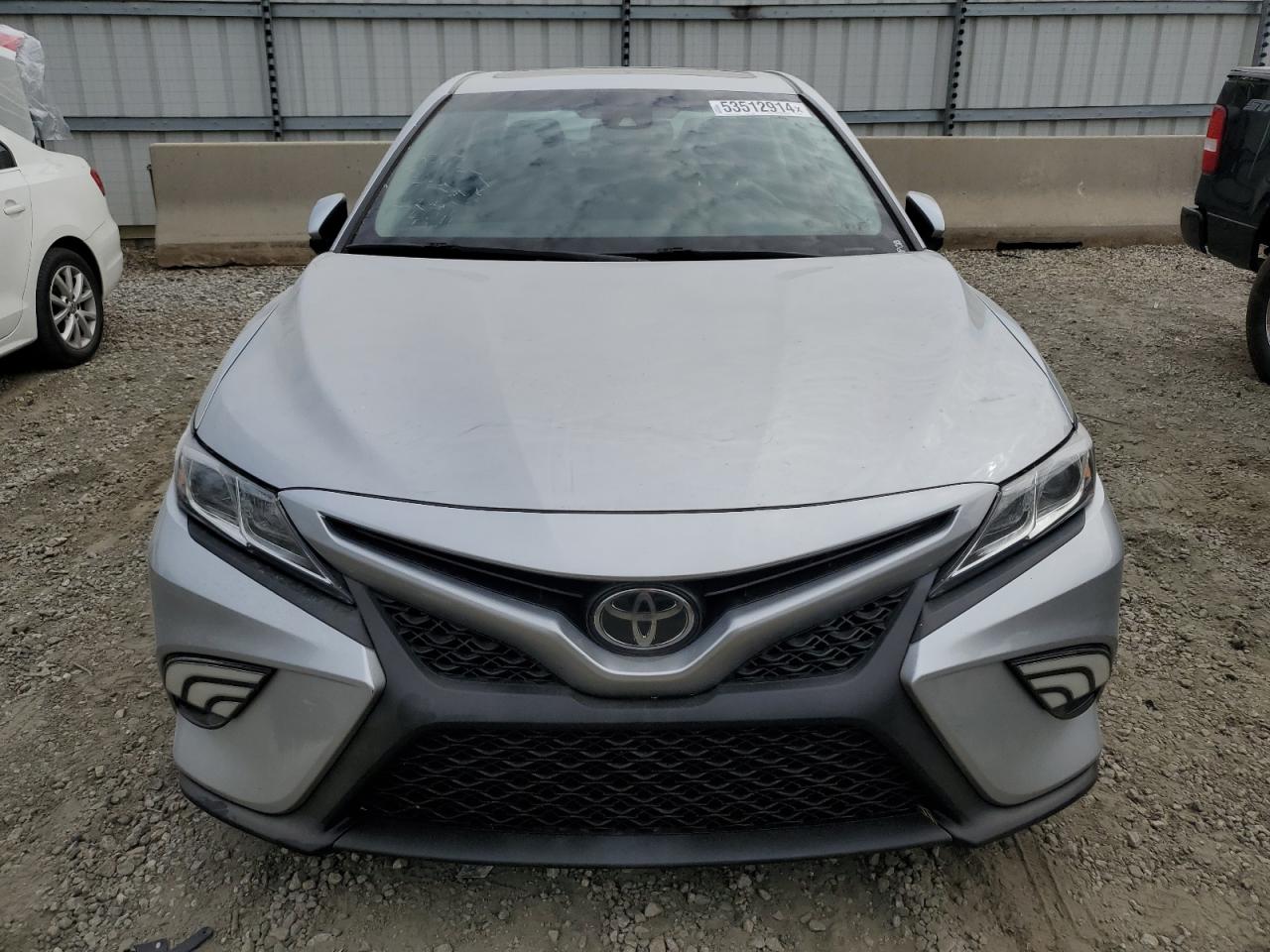 4T1B11HK2JU561338 2018 Toyota Camry L