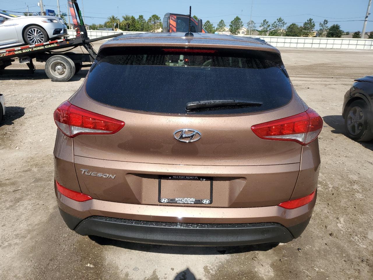 KM8J23A4XHU527965 2017 Hyundai Tucson Se