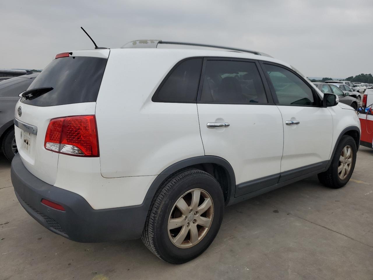 5XYKT3A61CG305901 2012 Kia Sorento Base