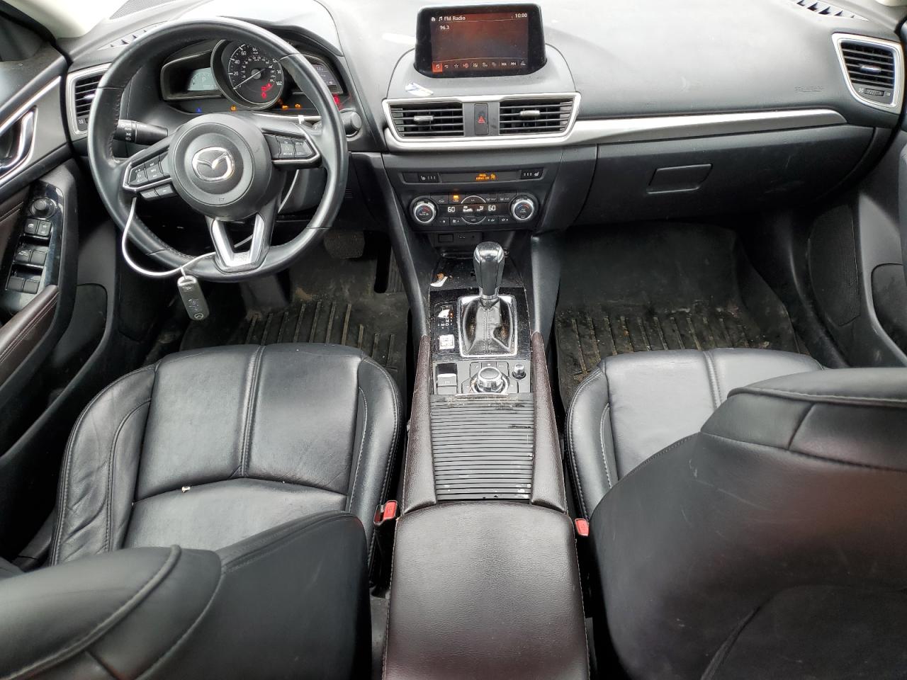 3MZBN1L31JM275233 2018 Mazda 3 Touring