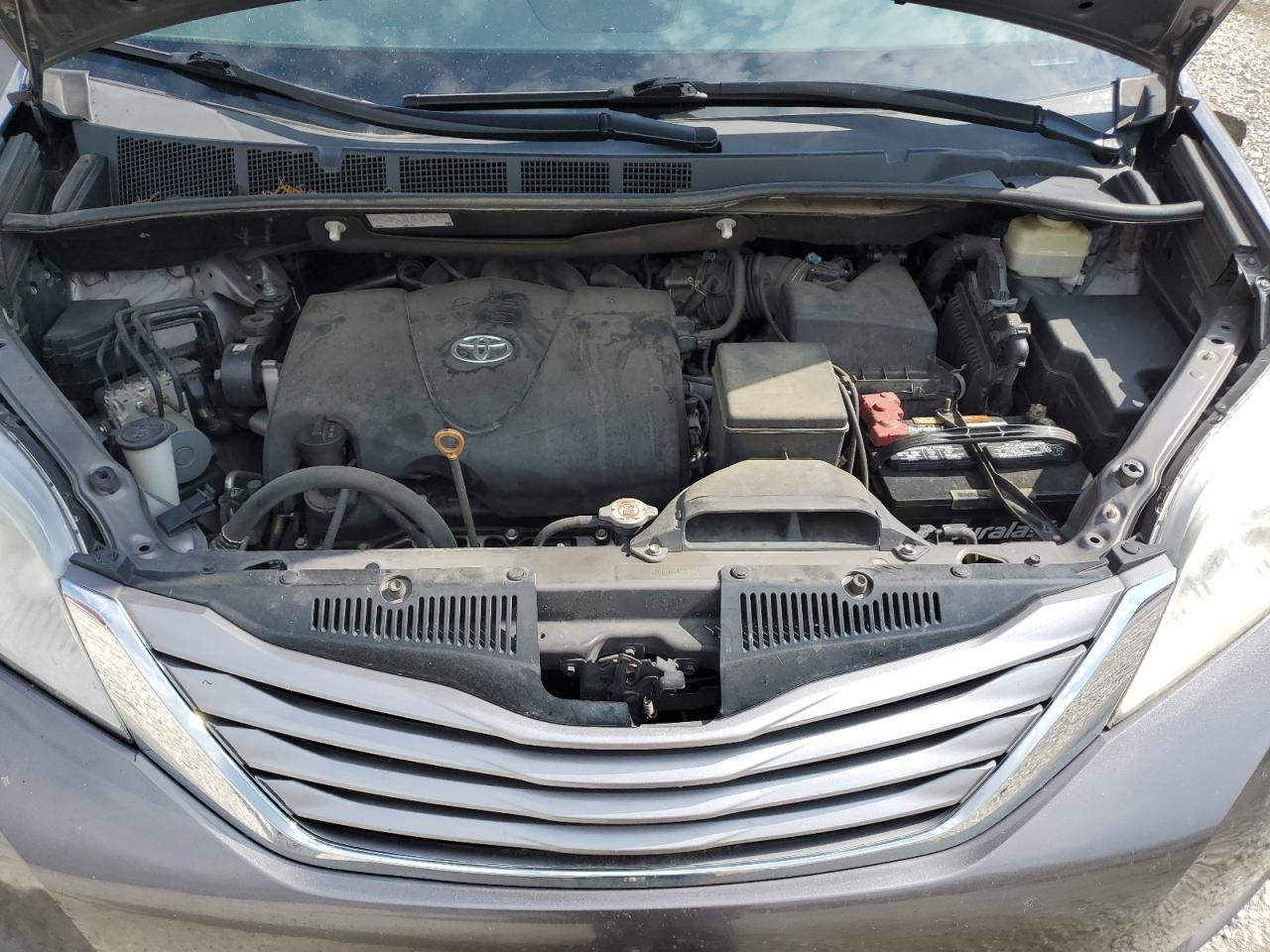 5TDYZ3DC6HS826472 2017 Toyota Sienna Xle