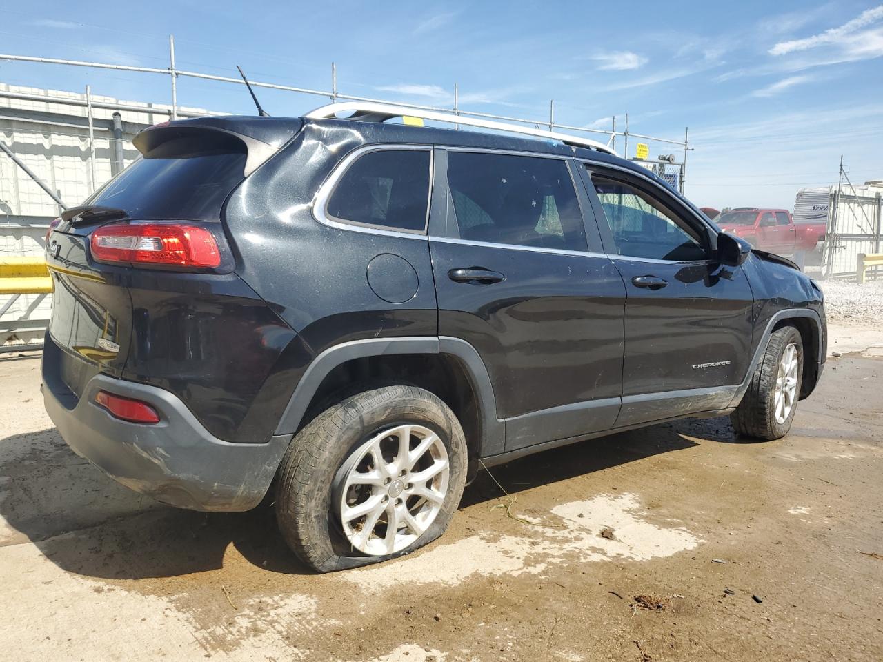 2015 Jeep Cherokee Latitude vin: 1C4PJMCB4FW702408