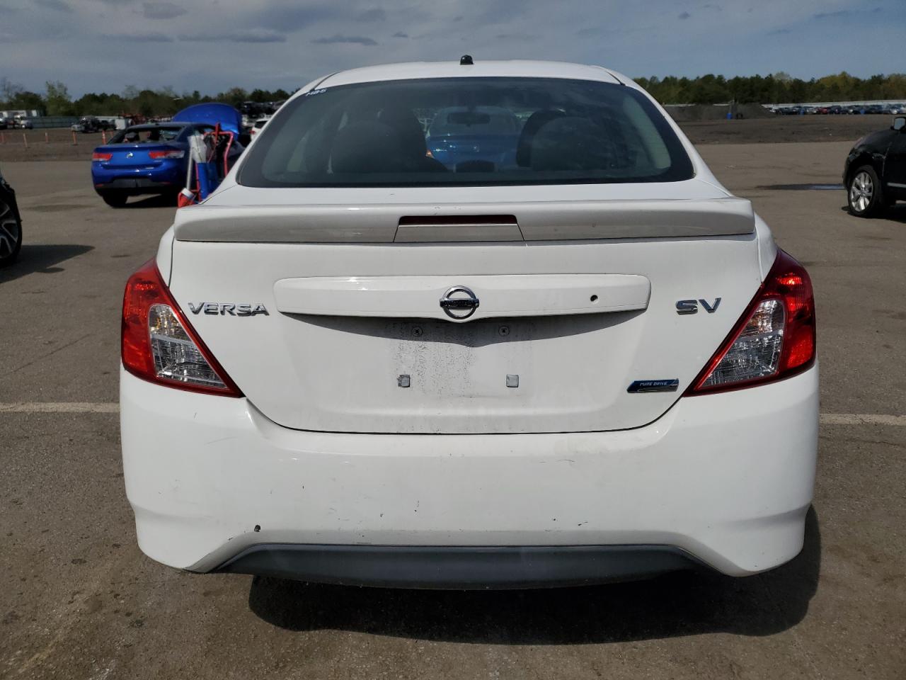 2016 Nissan Versa S vin: 3N1CN7AP1GL884405