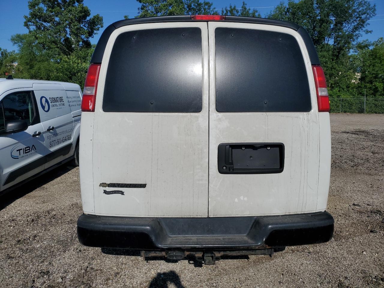 1GAZGNFGXK1351718 2019 Chevrolet Express G3500 Ls