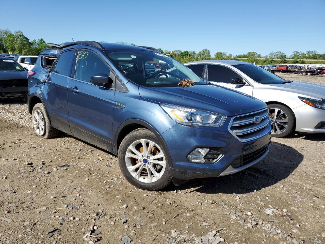 1FMCU0HD2JUB23670 2018 Ford Escape Sel