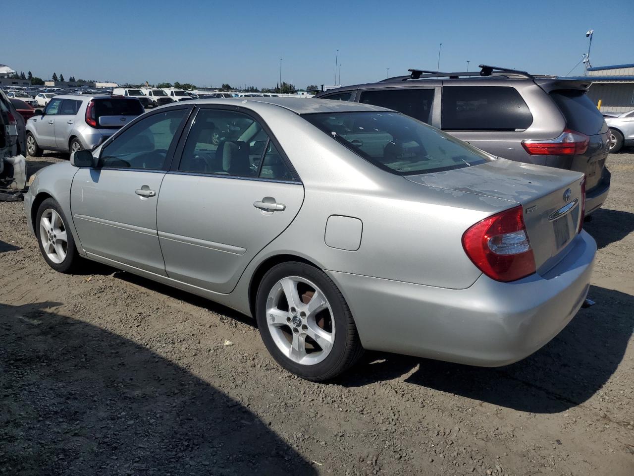 4T1BE32K44U267663 2004 Toyota Camry Le