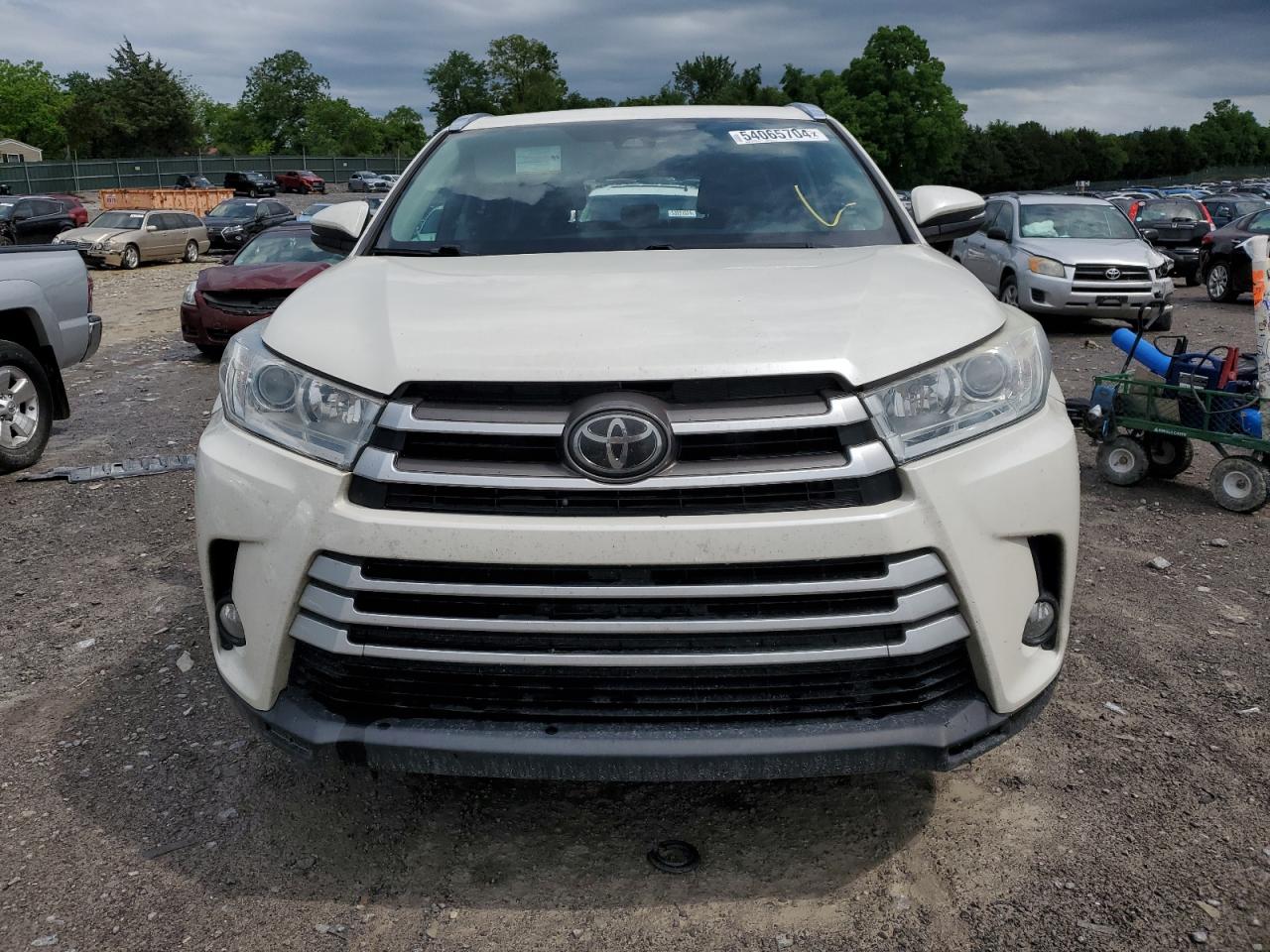 5TDKZRFH2JS545423 2018 Toyota Highlander Se