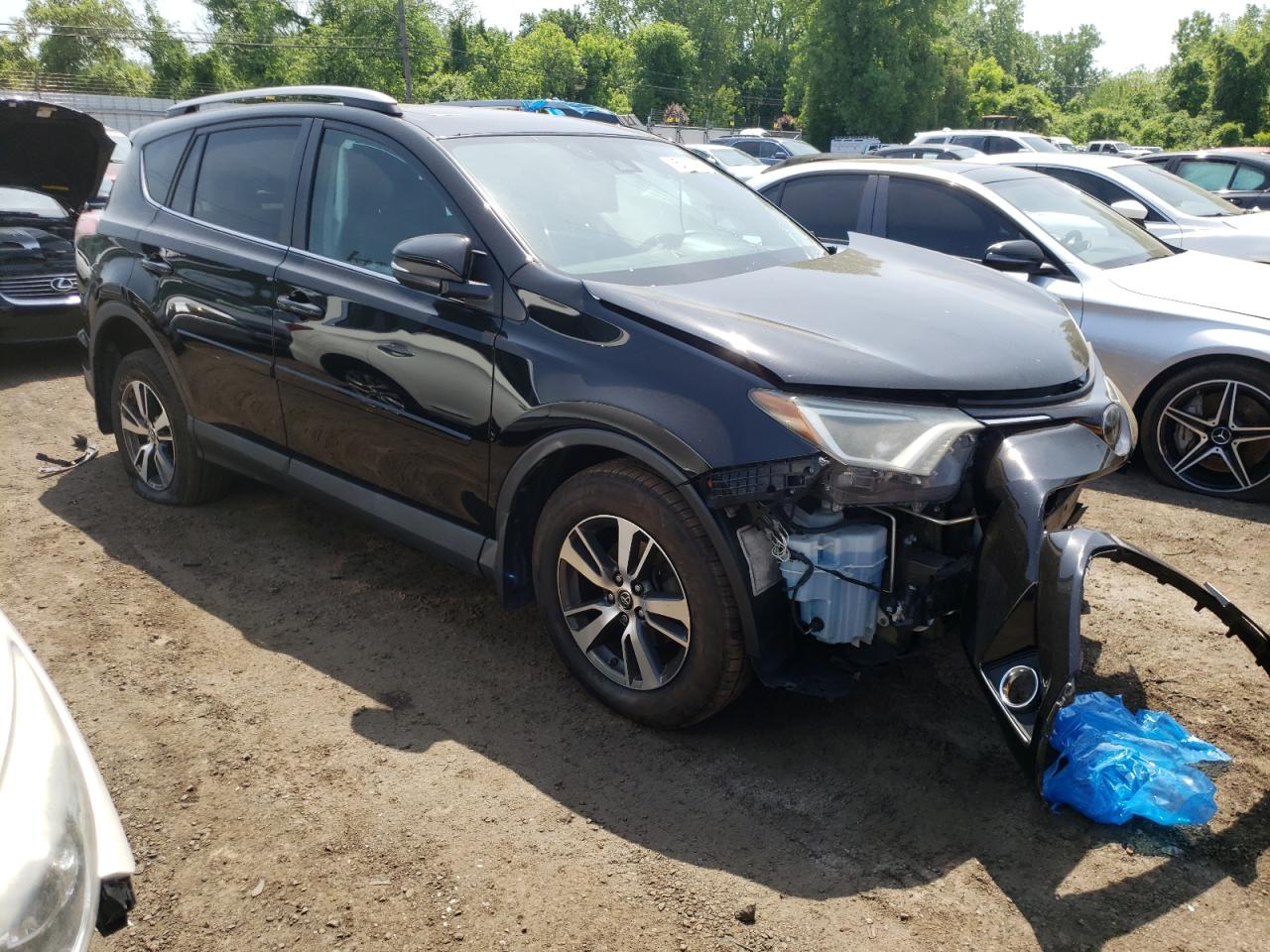 2T3RFREV8HW561990 2017 Toyota Rav4 Xle