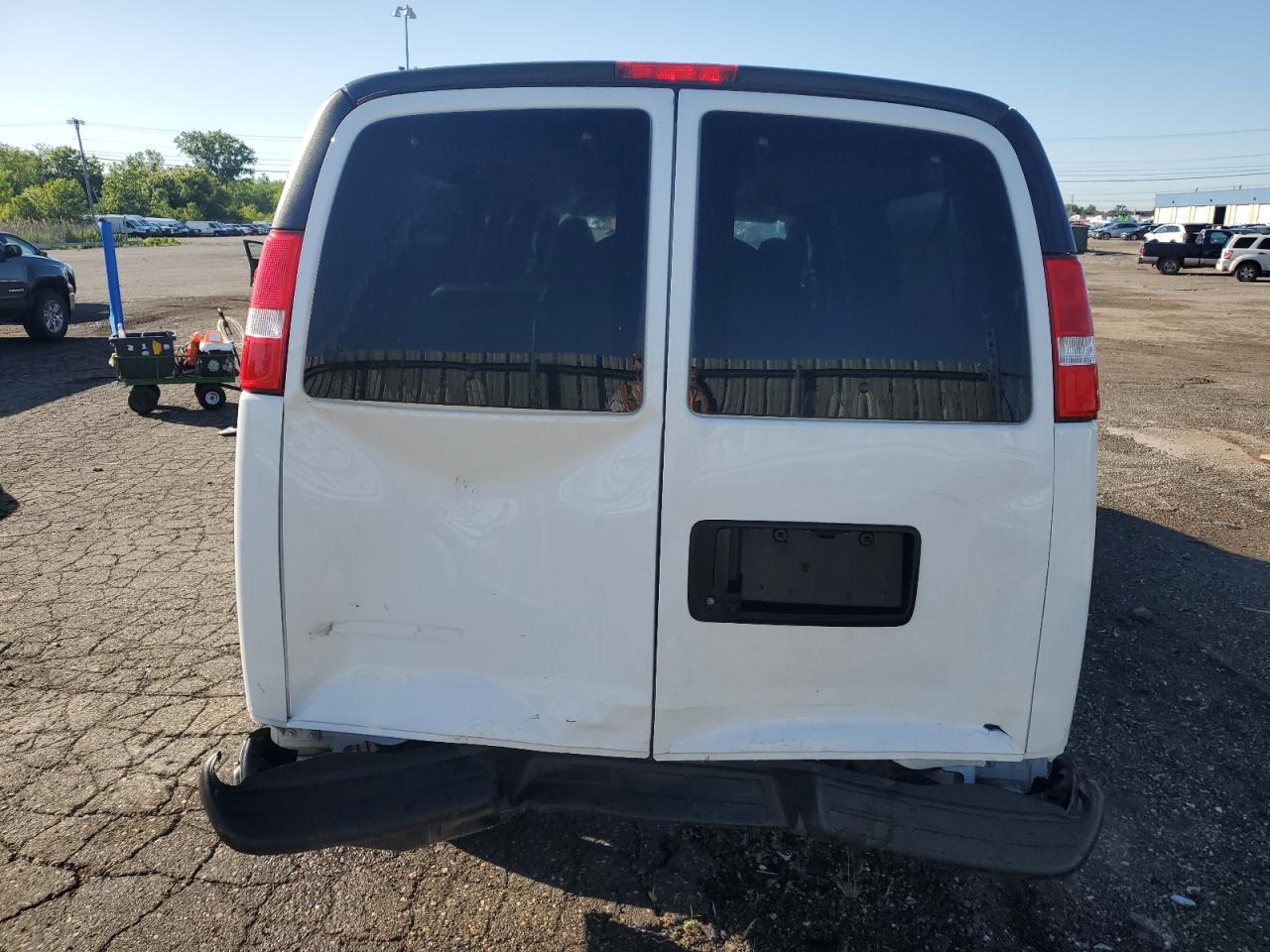 1GAZGNFP0P1129941 2023 Chevrolet Express G3500 Ls