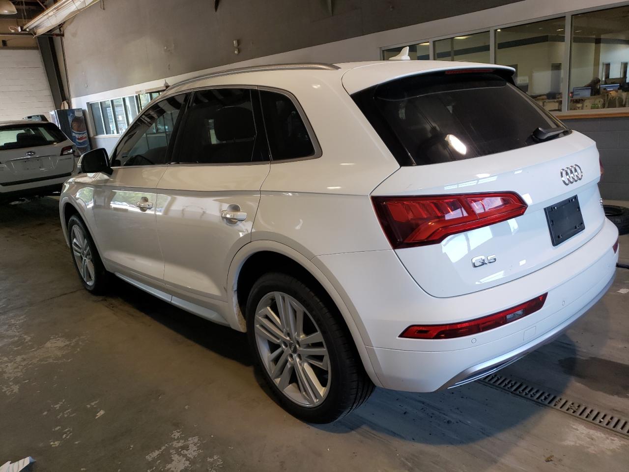 WA1BNAFY0J2005924 2018 Audi Q5 Premium Plus