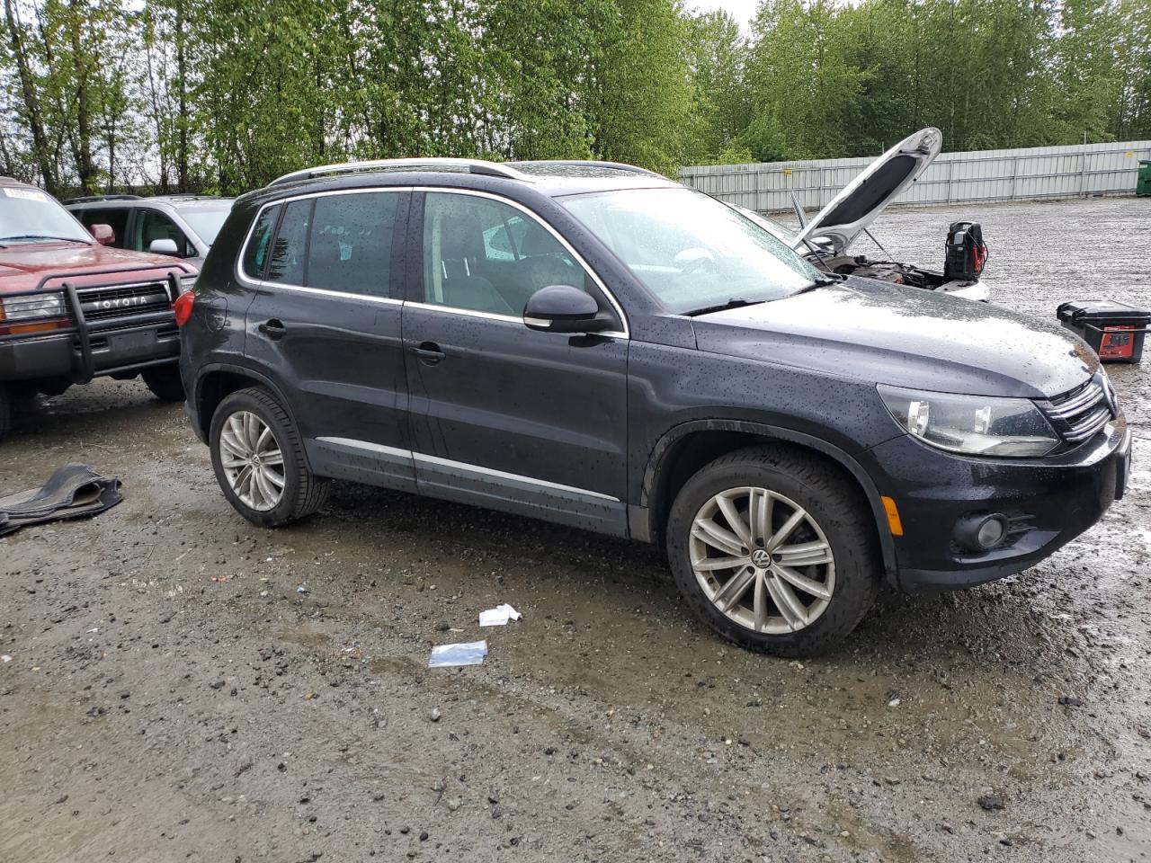 2012 Volkswagen Tiguan S vin: WVGAV7AX0CW512283