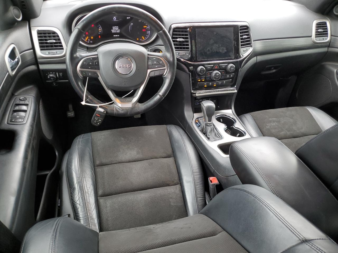 1C4RJEAG1LC392244 2020 Jeep Grand Cherokee Laredo