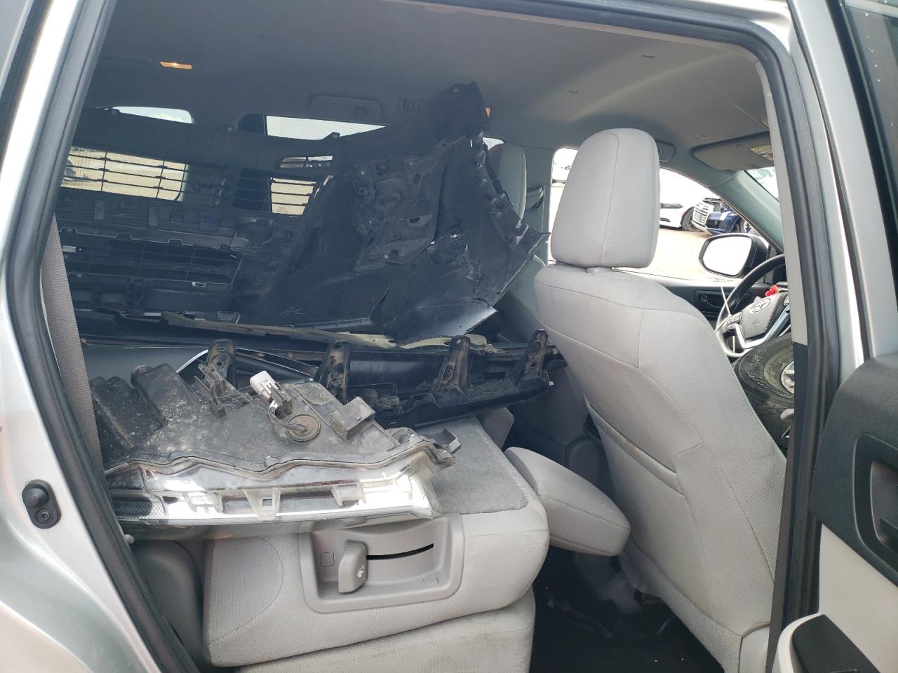 5TDZARFH8KS059044 2019 Toyota Highlander Le