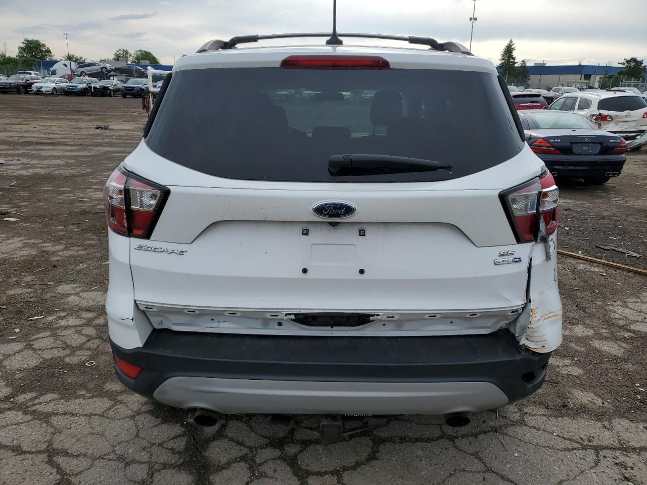 1FMCU9GD9JUB16138 2018 Ford Escape Se