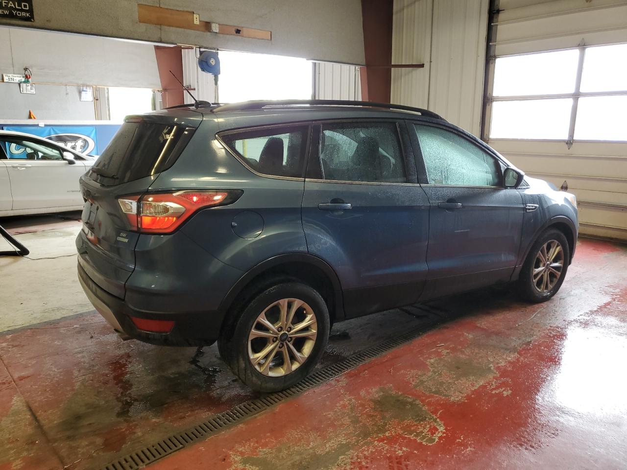 1FMCU0GD7JUA02988 2018 Ford Escape Se