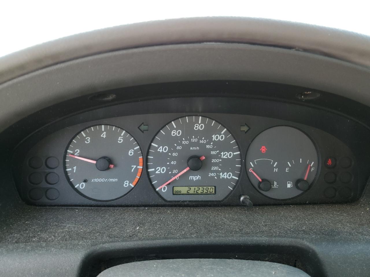 1YVGF22C525298996 2002 Mazda 626 Lx