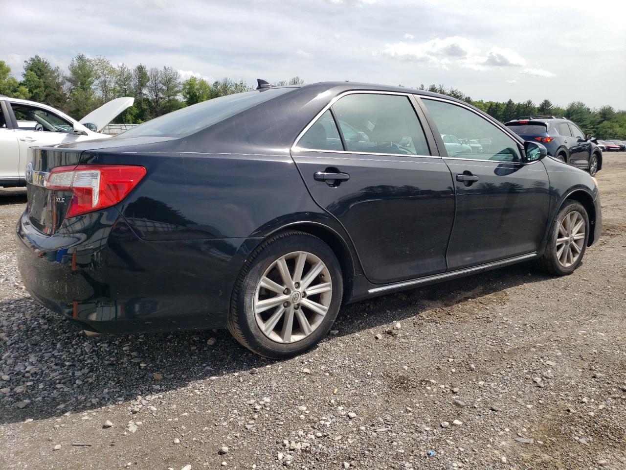 4T1BK1FK8DU525447 2013 Toyota Camry Se