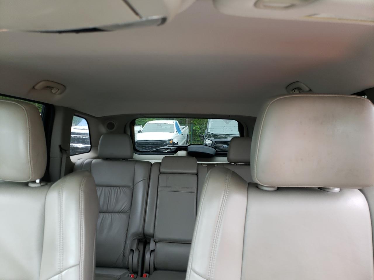 1J4RR4GT0BC527438 2011 Jeep Grand Cherokee Laredo