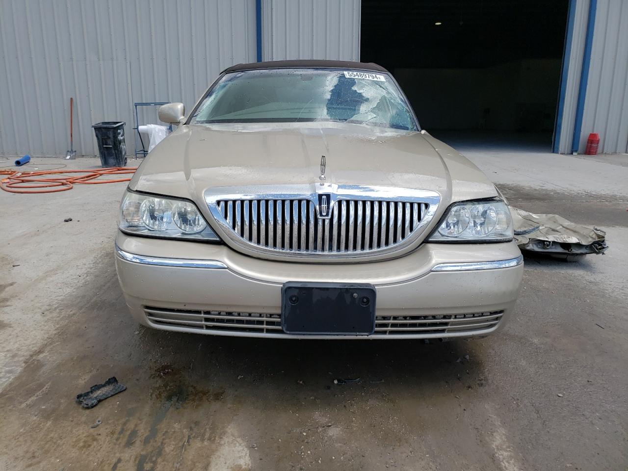 2LNBL8CV6BX760973 2011 Lincoln Town Car Signature Limited