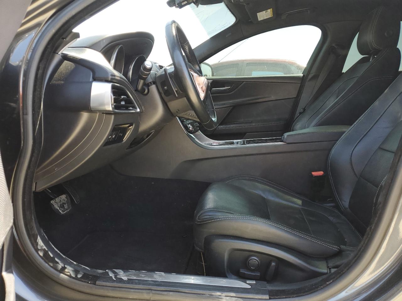 SAJAF4BV7HA964864 2017 Jaguar Xe R - Sport
