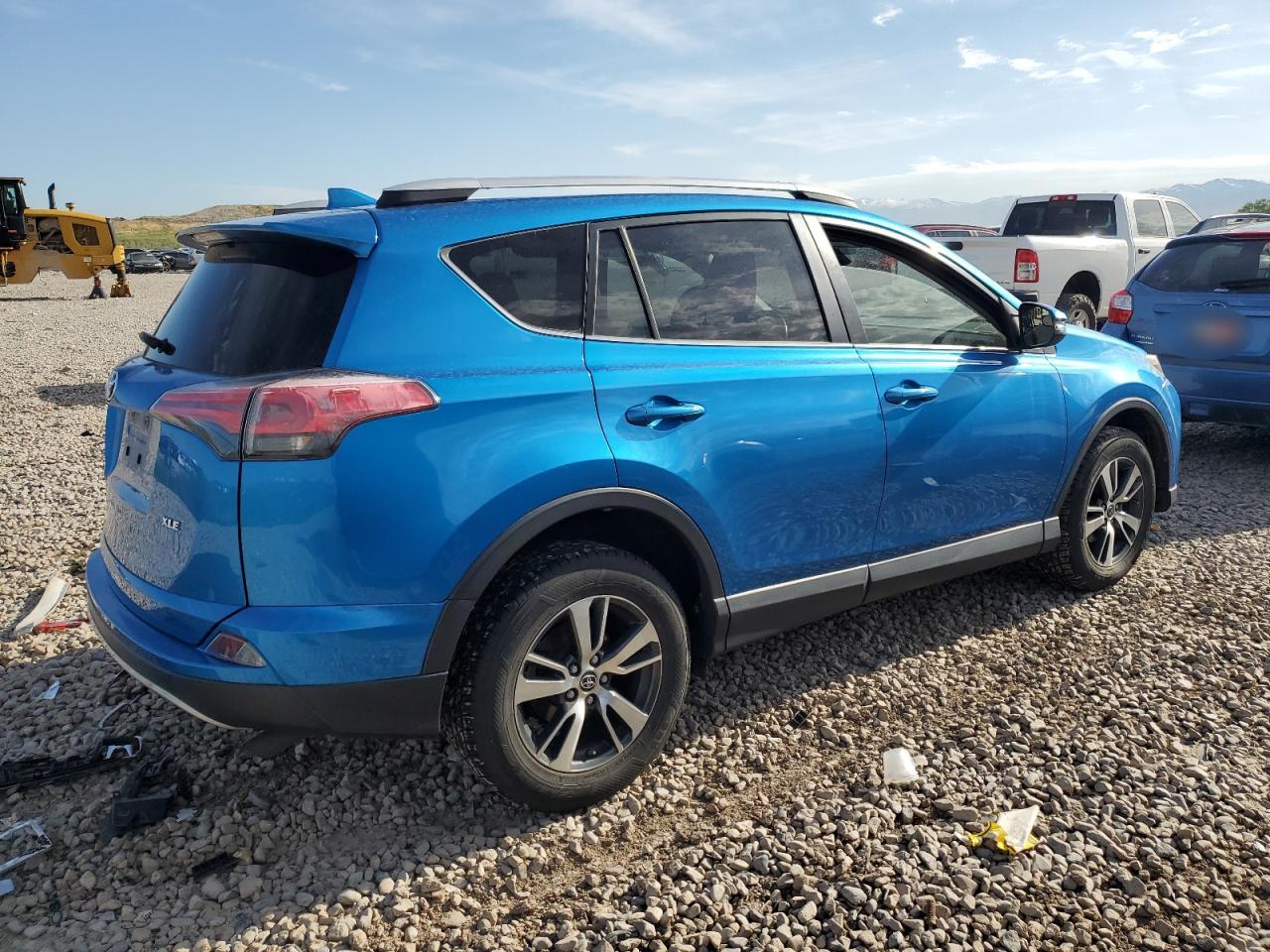 JTMWFREV0HJ145529 2017 Toyota Rav4 Xle