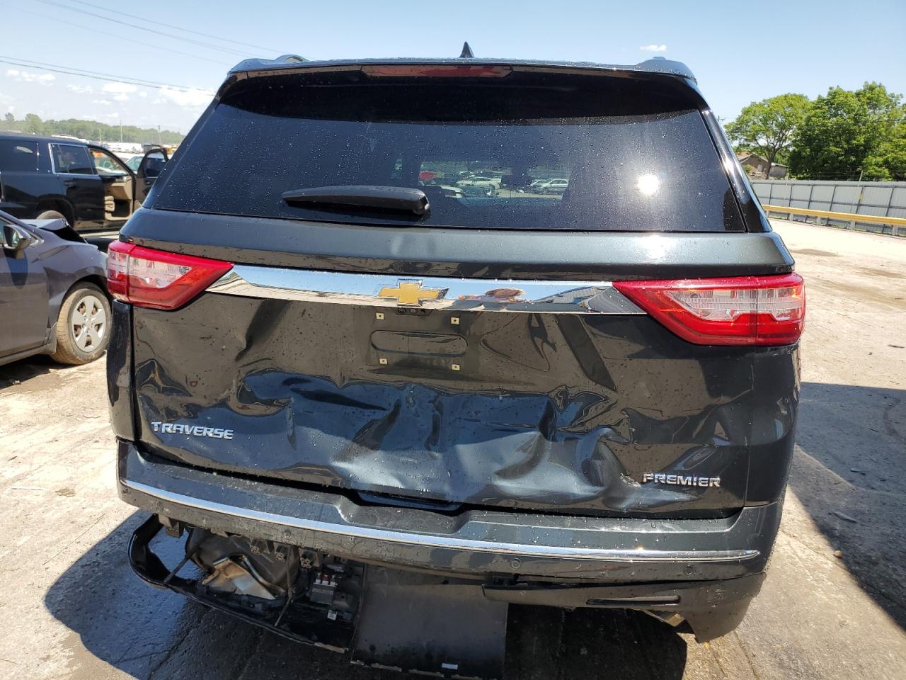 1GNERKKW0KJ271749 2019 Chevrolet Traverse Premier