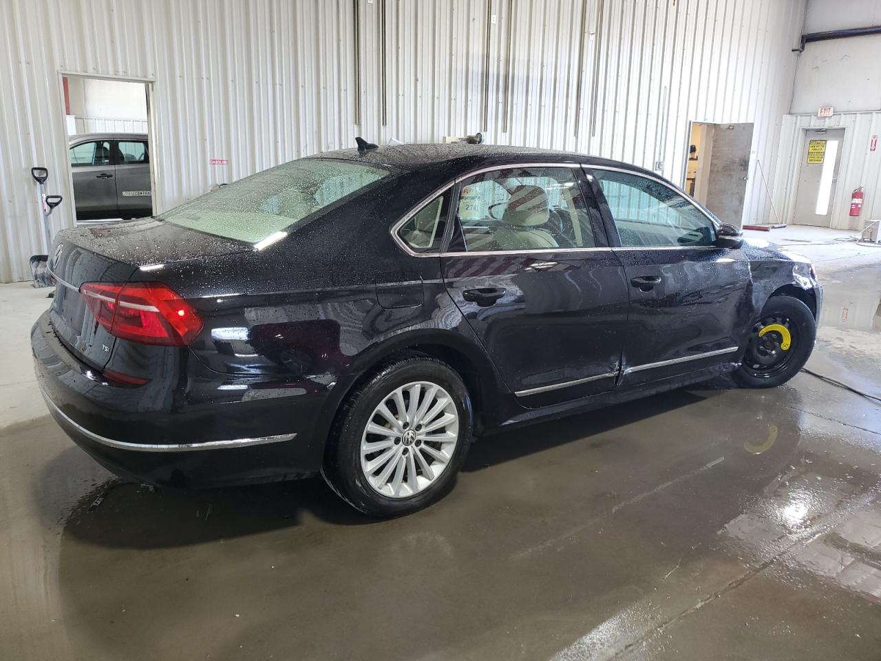 1VWBT7A31HC042055 2017 Volkswagen Passat Se