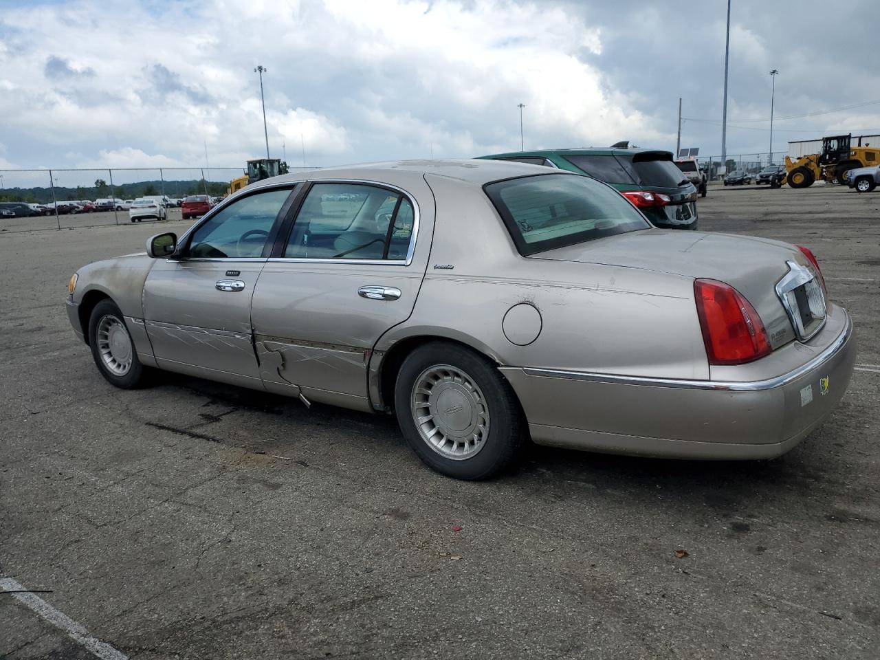 1LNHM81W11Y729406 2001 Lincoln Town Car Executive