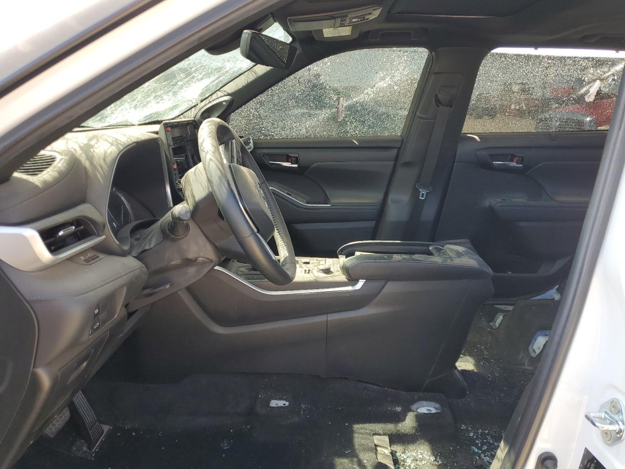 5TDJZRBH1NS195709 2022 Toyota Highlander Xse