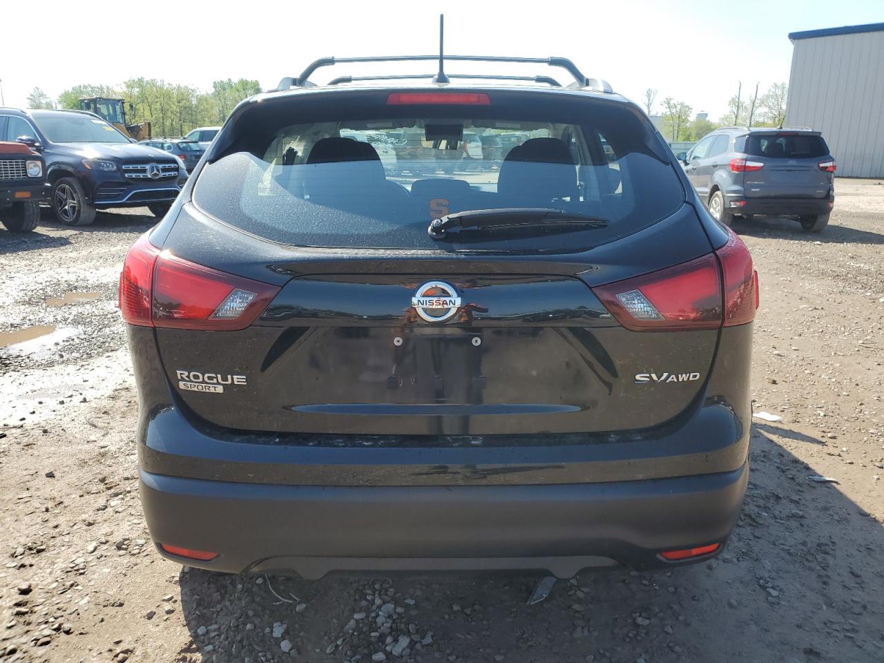 JN1BJ1CR2JW207836 2018 Nissan Rogue Sport S