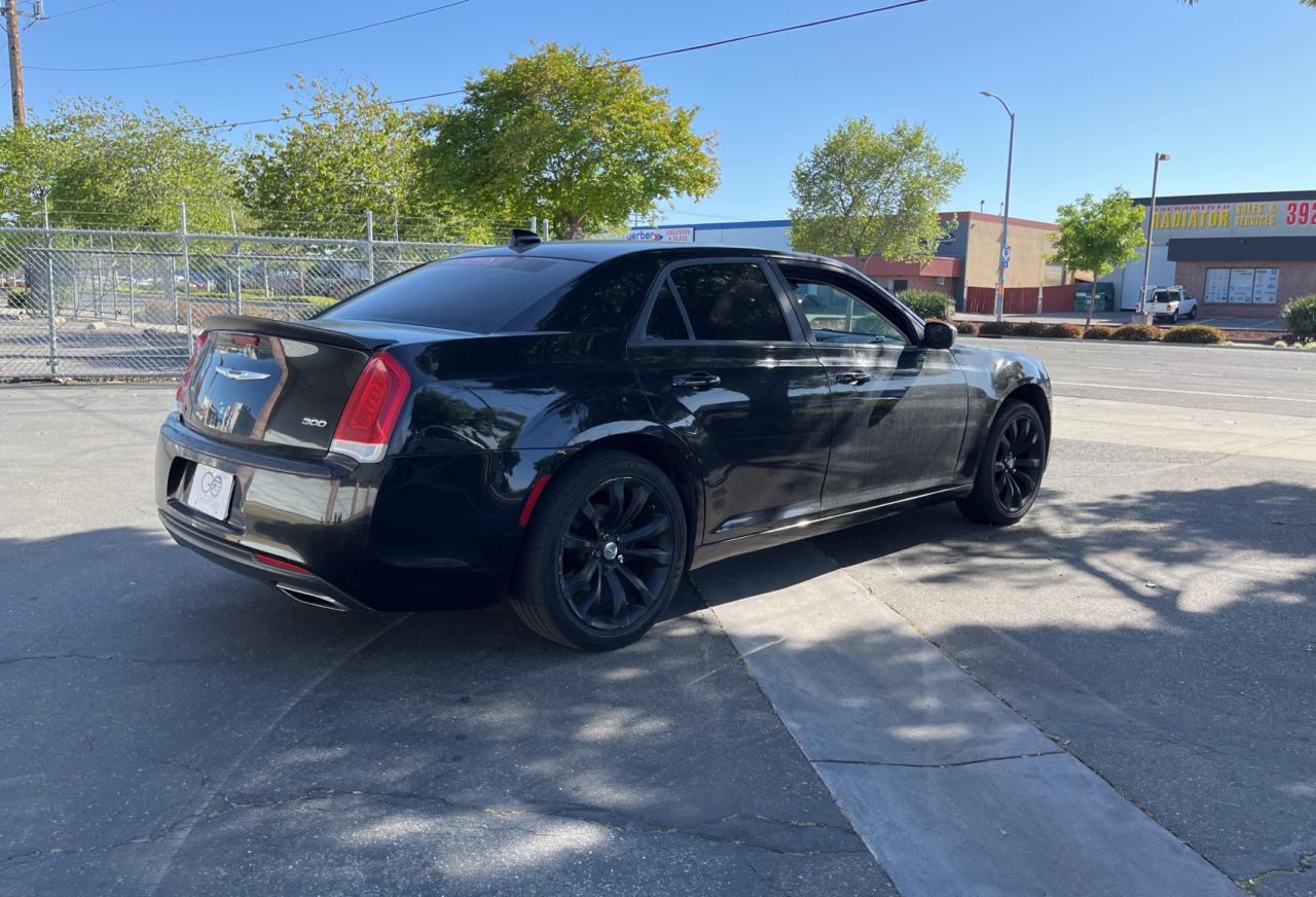 2017 Chrysler 300 Limited vin: 2C3CCAAG5HH577429