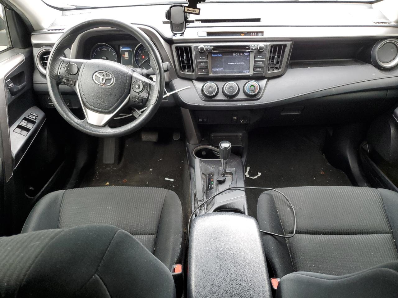 JTMZFREV4JJ739074 2018 Toyota Rav4 Le