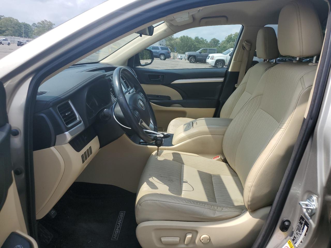 5TDZKRFH1FS063231 2015 Toyota Highlander Le