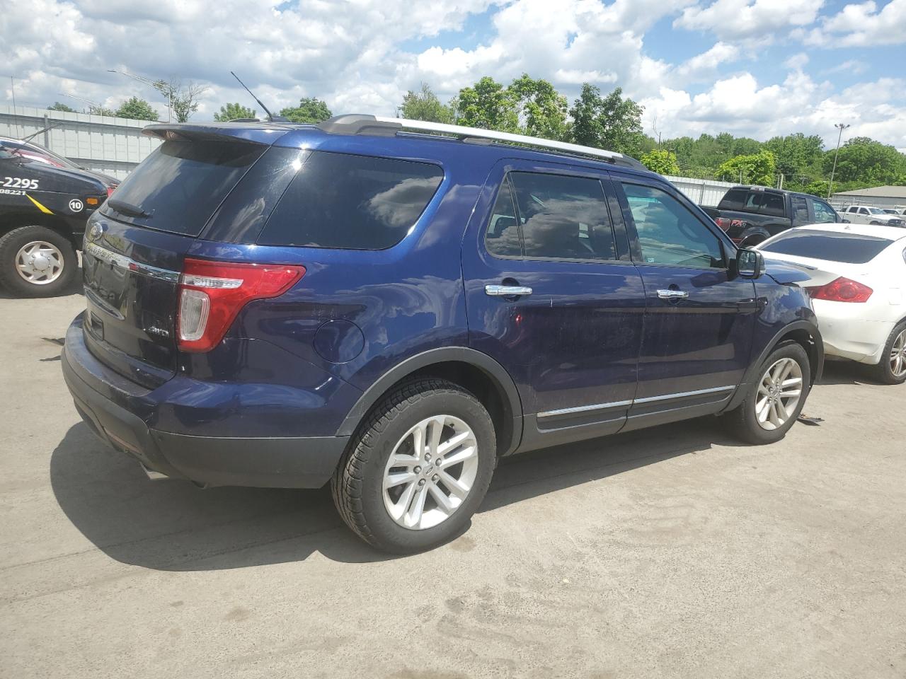 1FMHK8D89BGA58660 2011 Ford Explorer Xlt