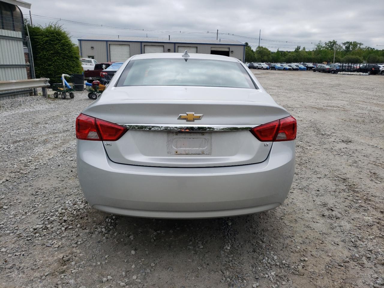 2G1105S38J9126194 2018 Chevrolet Impala Lt