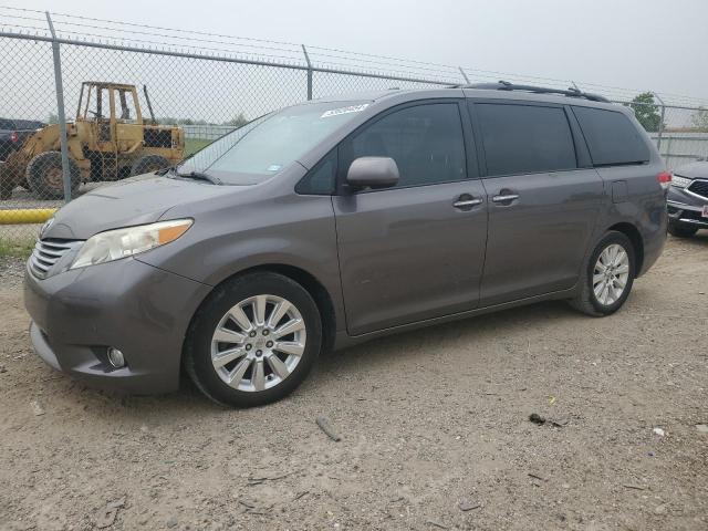 Lot #2540569379 2011 TOYOTA SIENNA XLE salvage car