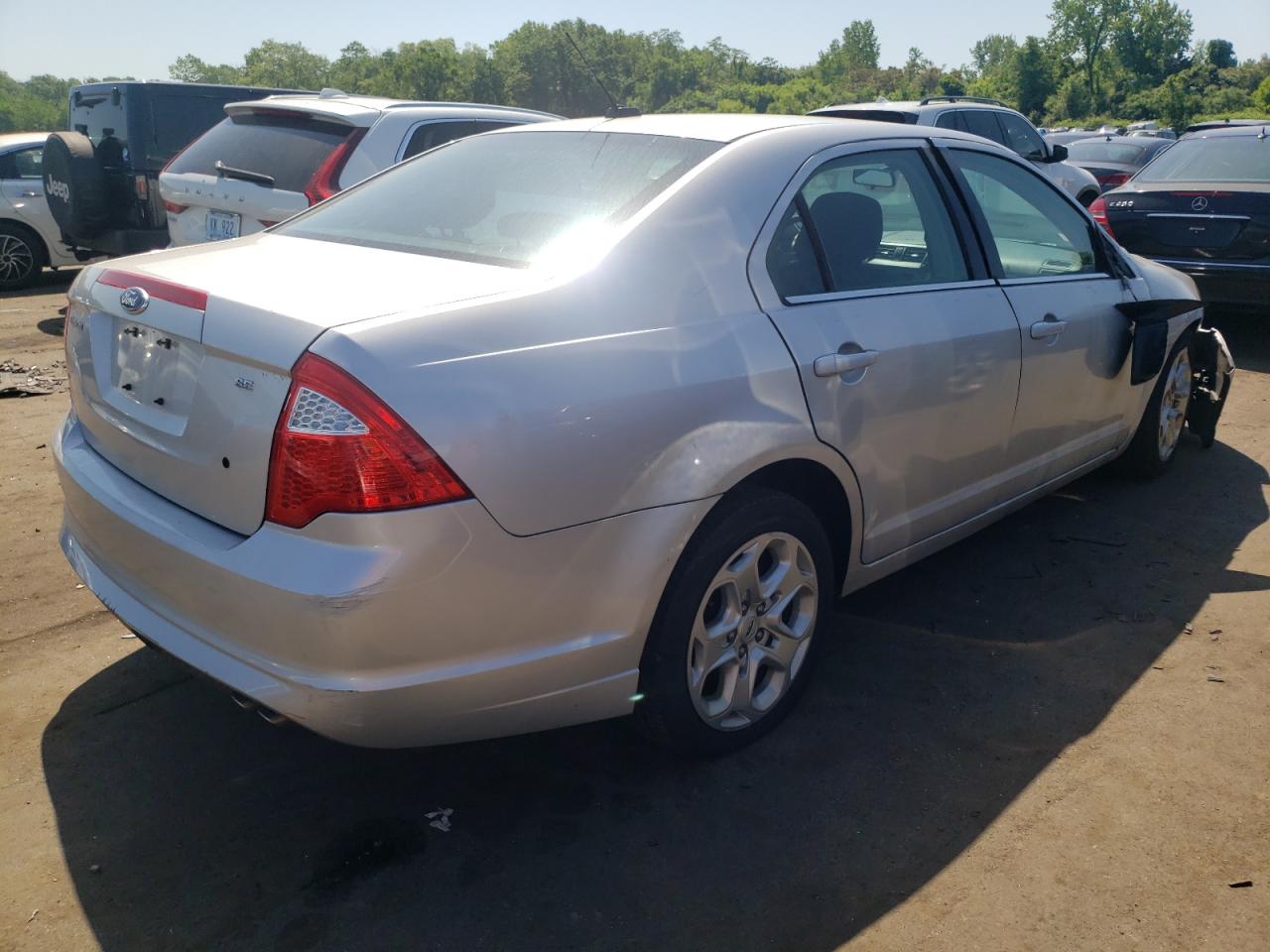 3FAHP0HA0BR132647 2011 Ford Fusion Se