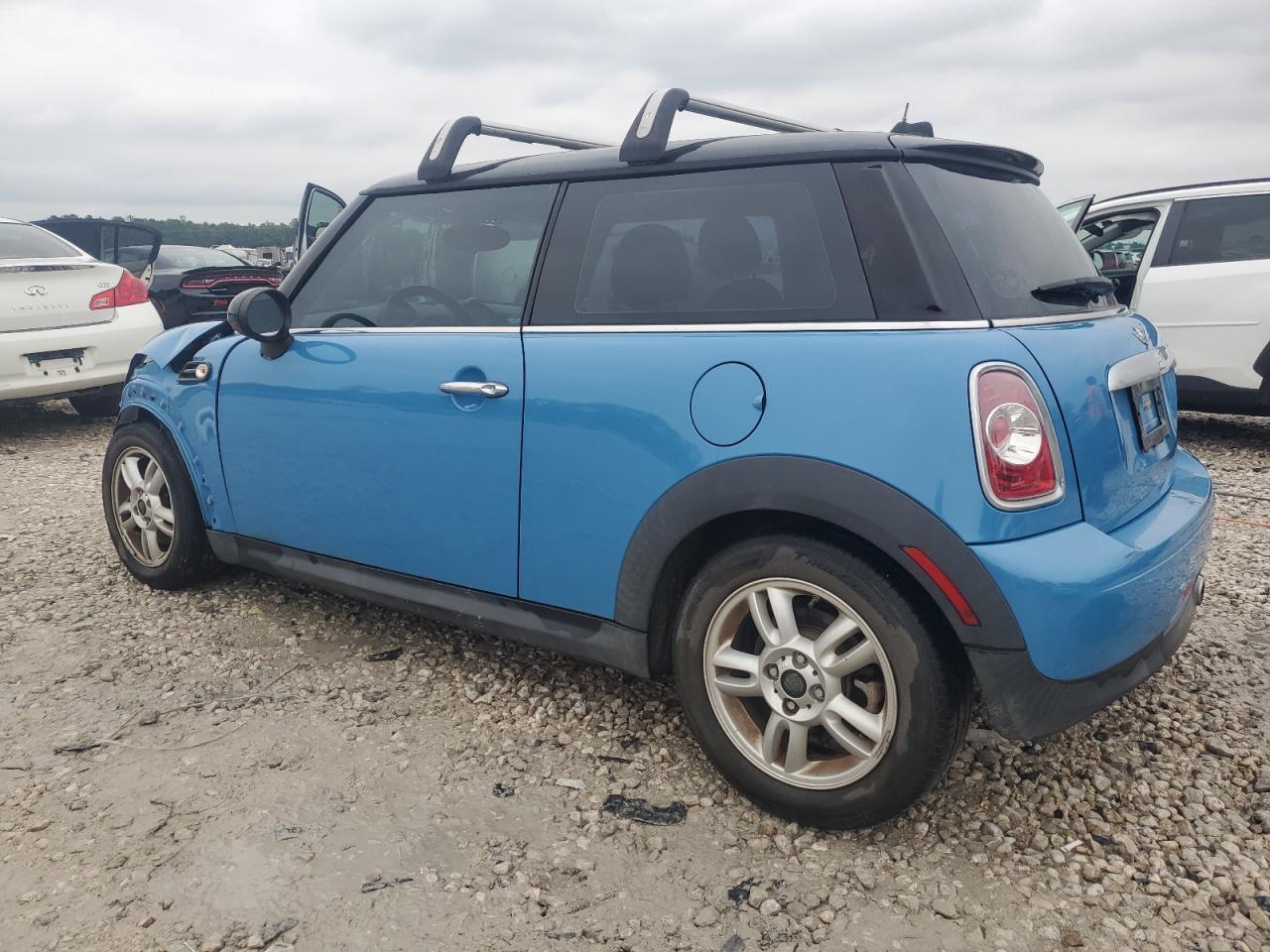 2013 Mini Cooper vin: WMWSU3C5XDT683073