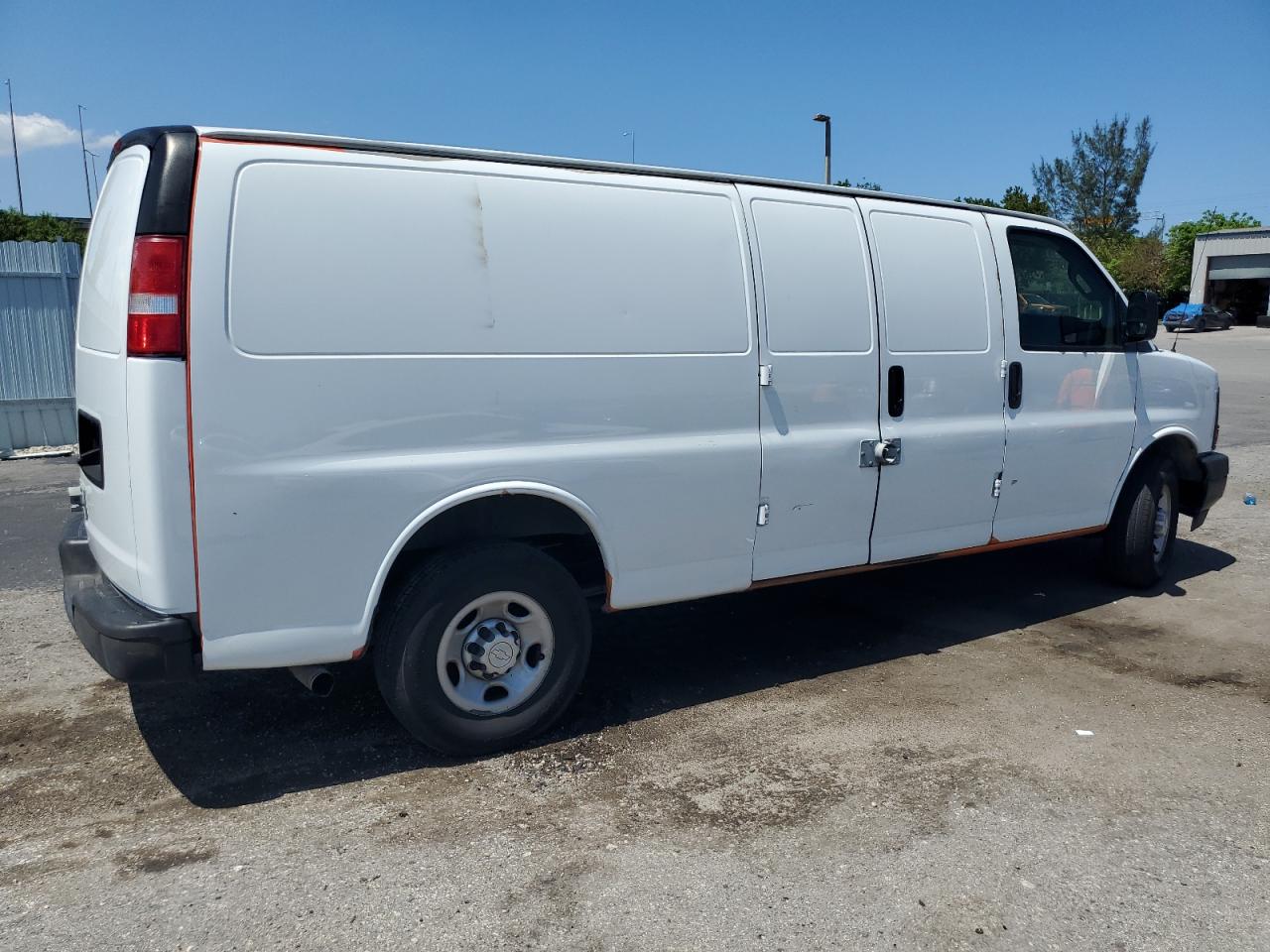 1GCWGBFF2H1342360 2017 Chevrolet Express G2500