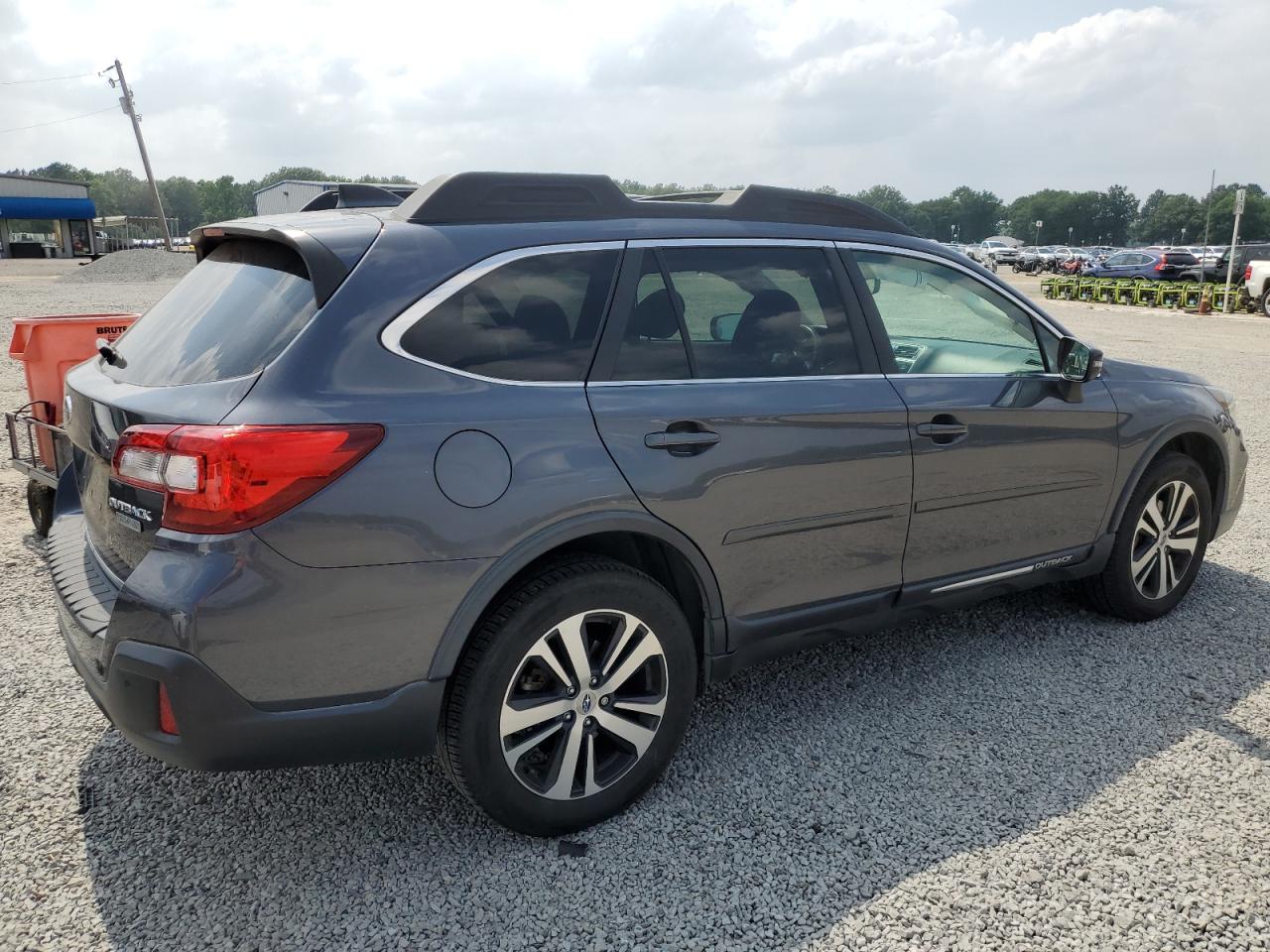 2018 Subaru Outback 2.5I Limited vin: 4S4BSANC7J3363970