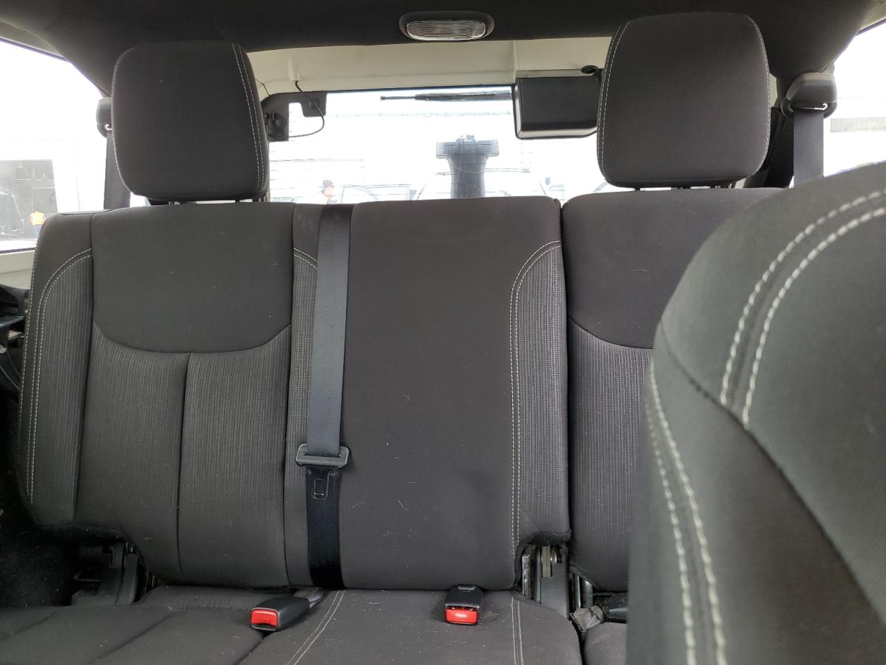 1C4BJWEG3JL840465 2018 Jeep Wrangler Unlimited Sahara