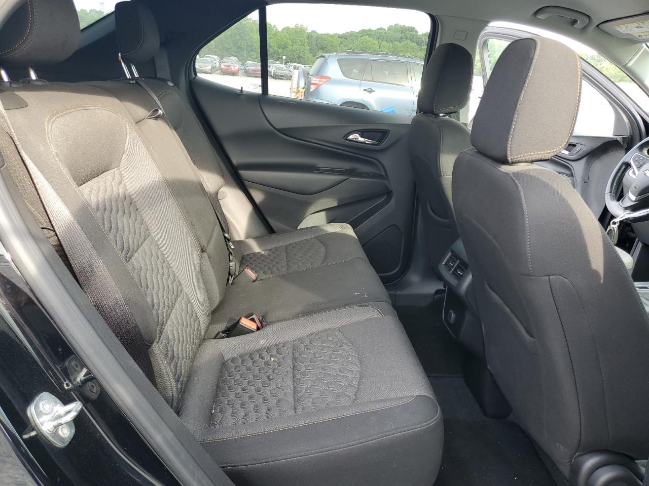 3GNAXJEV8JL408185 2018 Chevrolet Equinox Lt