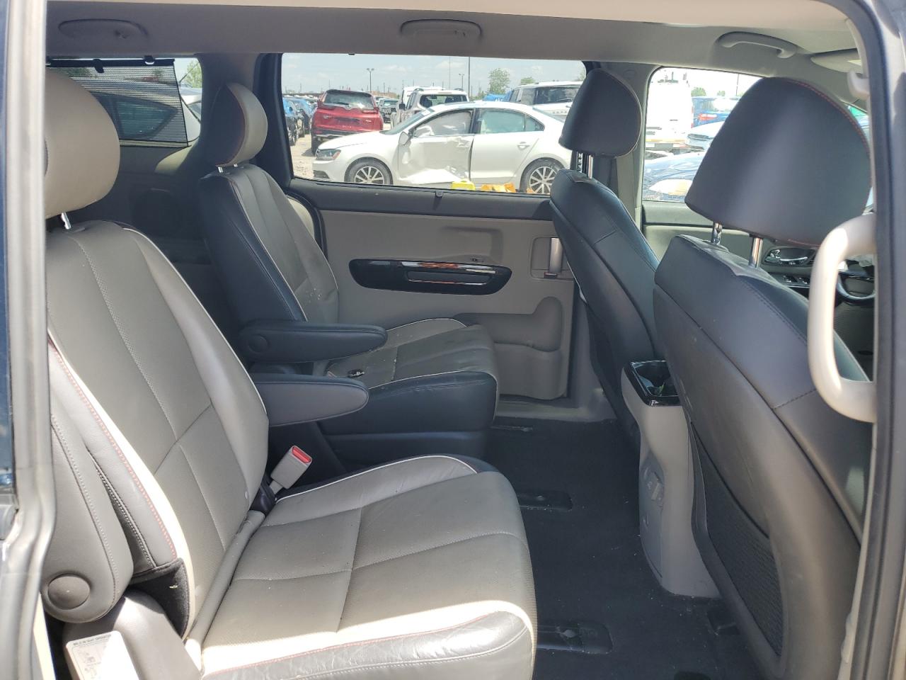 KNDMC5C10J6422729 2018 Kia Sedona Ex