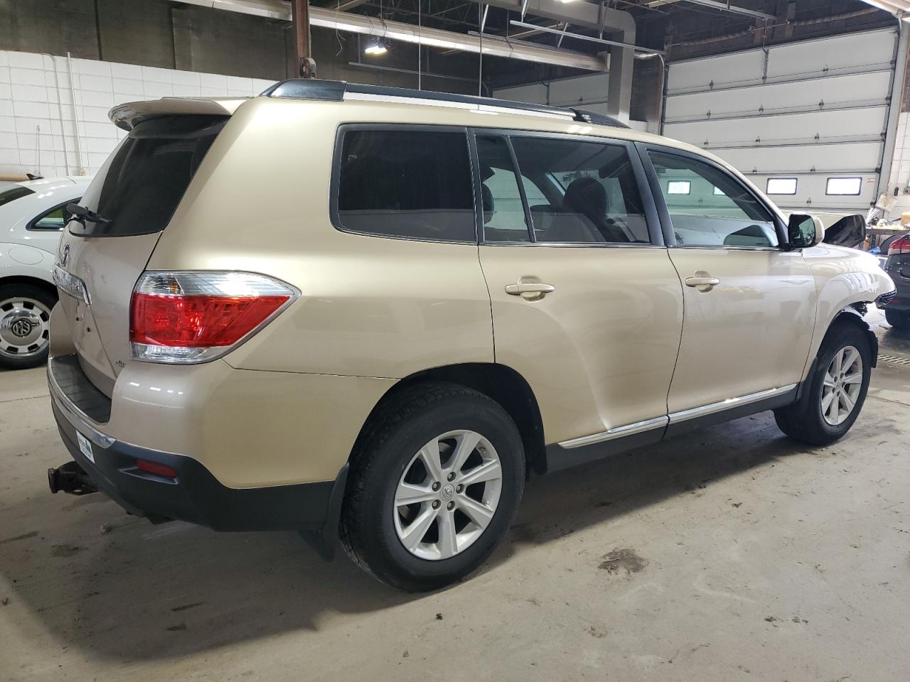 2013 Toyota Highlander Base vin: 5TDBK3EH6DS215386