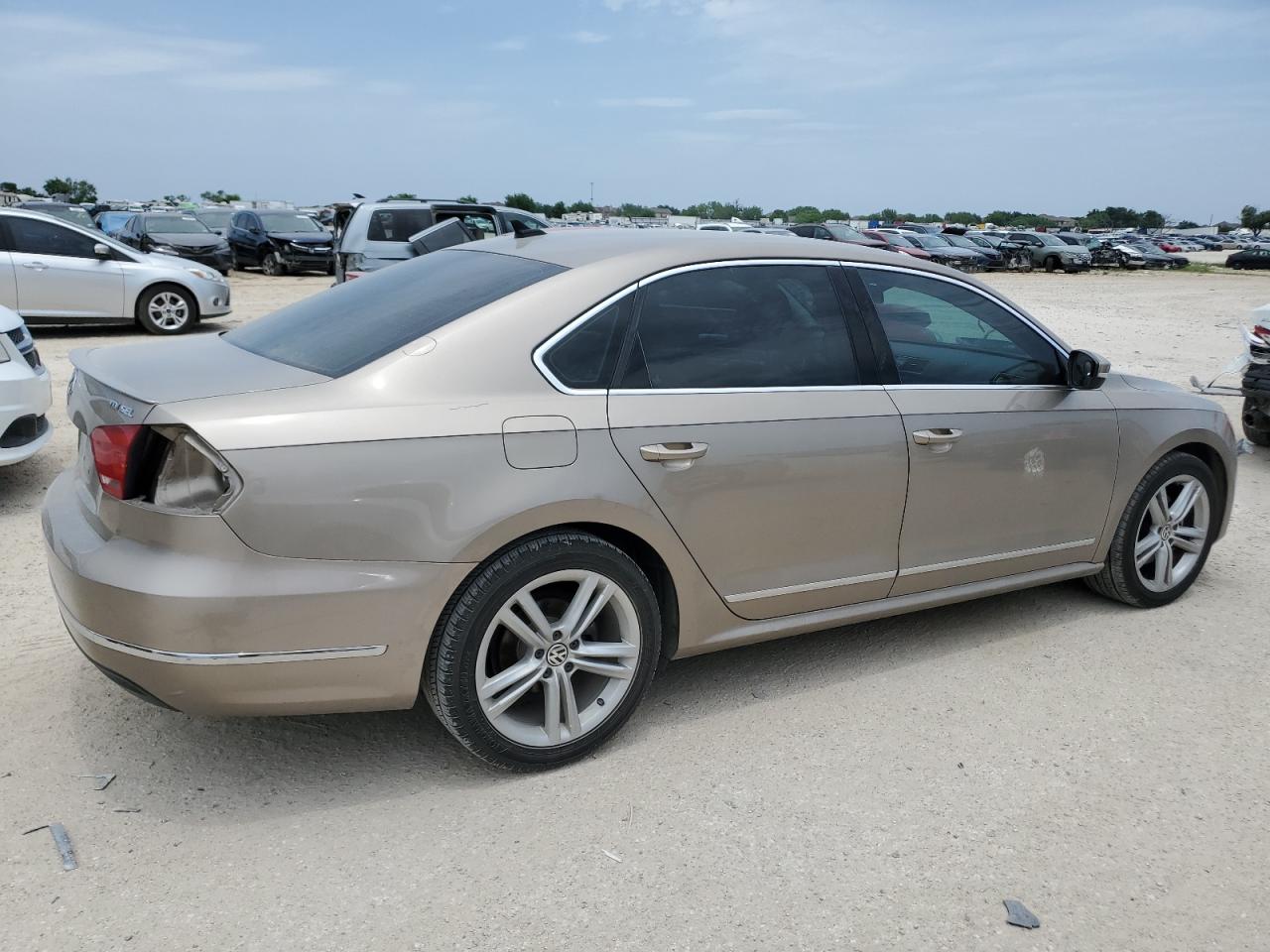 1VWCV7A34FC053384 2015 Volkswagen Passat Sel