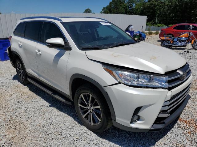 VIN 5TDKZRFH7KS565264 2019 Toyota Highlander, SE no.4