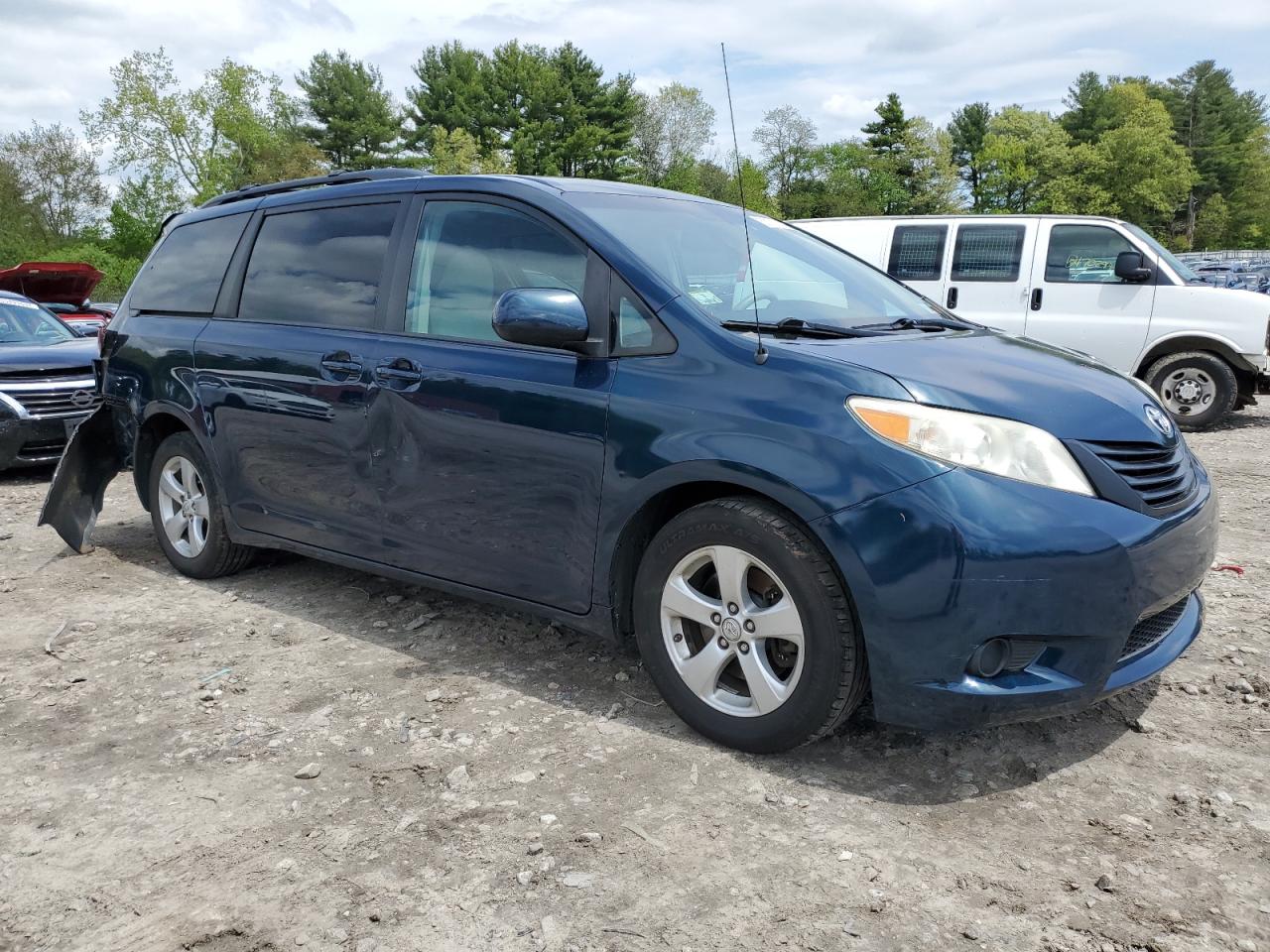 5TDKK3DC5BS026618 2011 Toyota Sienna Le